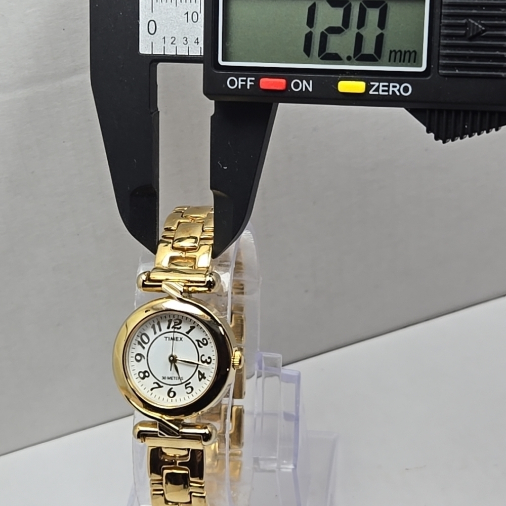 Womens Timex Analog Watch 25mm Gold Tone Classy 30 Meters New Battery - Picture 5 of 9